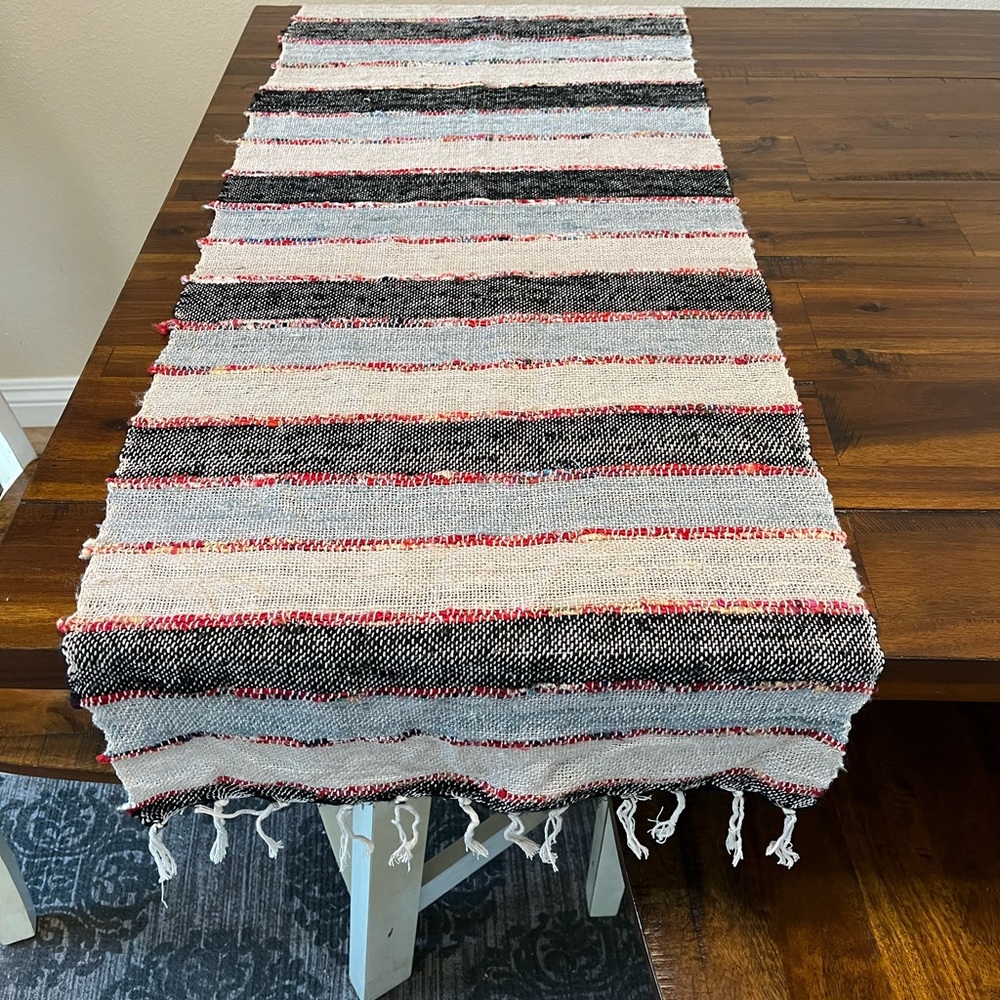 Saro Lifestyle Table Runner